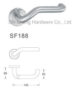 Accesorios corredizos en la puerta del armario